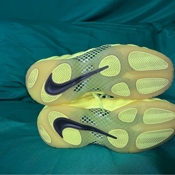 Nike Air Foamposite ’Volt Yellow’ - Picture 5 of 7